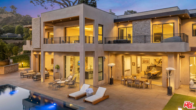 2501 Zorada Drive, Los Angeles CA: https://media.crmls.org/mediaz/1374be6c-defb-40c3-b1db-c74a3c1b798d.jpg