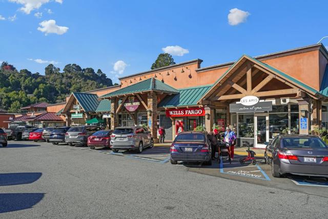 3900 Marsten Avenue, Belmont CA: https://media.crmls.org/mediaz/1374cd50-762c-4638-99f6-bfba9d8201ed.jpg