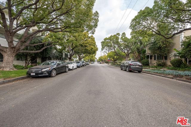 1225 Washington Avenue, Santa Monica CA: https://media.crmls.org/mediaz/1375375c-dd42-40a5-bf48-9fb8f949cff4.jpg