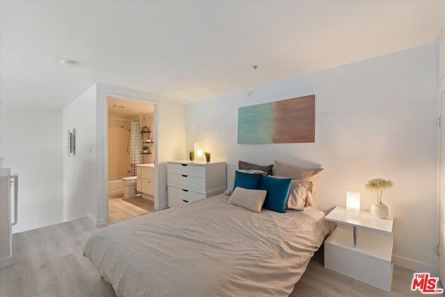 13200 Pacific Promenade, Playa Vista CA: https://media.crmls.org/mediaz/13755720-7506-4699-9054-c3f9256f3072.jpg