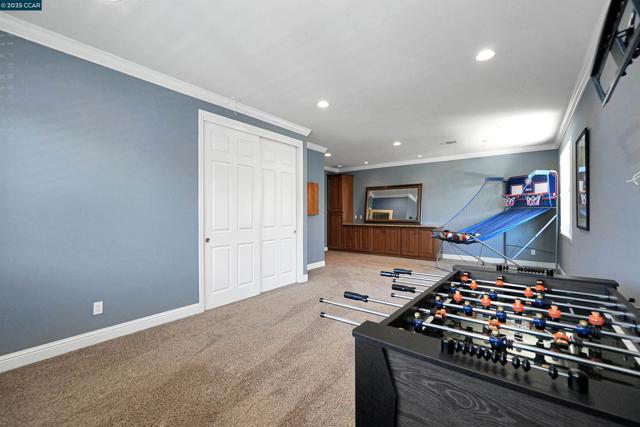 139 Shelterwood Ln, Danville CA: https://media.crmls.org/mediaz/13756e1b-d6e2-4876-91fc-d6ce4ec2e1bf.jpg