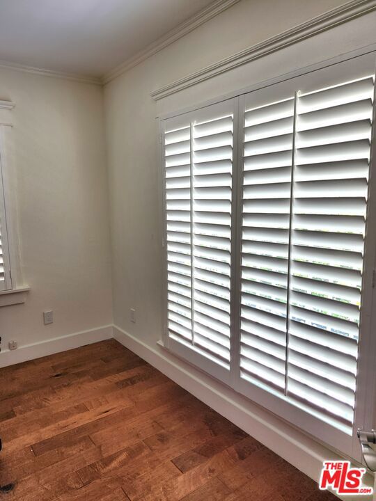 857 S Norton Avenue, Los Angeles CA: https://media.crmls.org/mediaz/13758f26-fdbd-409f-8abb-999d0a28b2e0.jpg