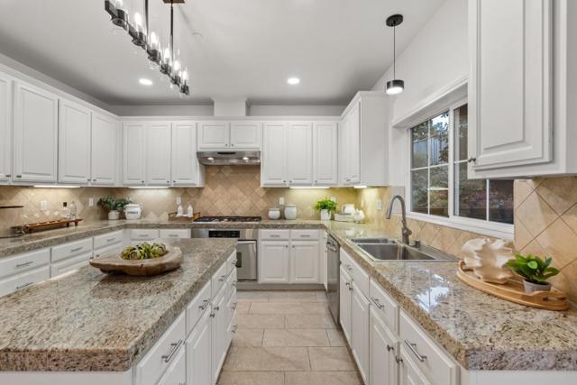 811 La Montagne Place, South San Francisco CA: https://media.crmls.org/mediaz/1375d82a-63bc-4c92-82c3-d2c8458ccaa5.jpg