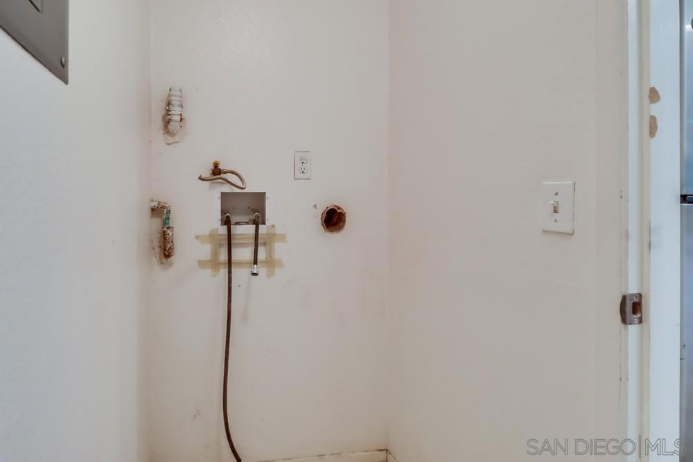https://media.crmls.org/mediaz/1375e836-ebac-4ccb-800f-6b6614b5c887.jpg?preset=X-Large
