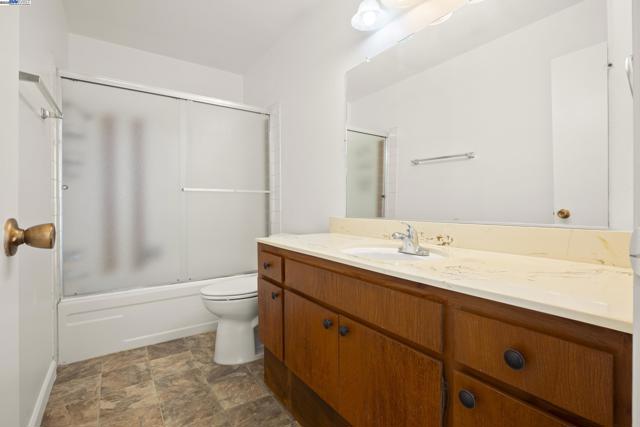 3112 La Campania, Alameda CA: https://media.crmls.org/mediaz/13761af2-39e1-4977-8451-8fca89dfc4c8.jpg