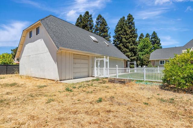 9885 Lantz Drive, Morgan Hill CA: https://media.crmls.org/mediaz/13764723-fc09-4483-ab14-7ddce6025f19.jpg