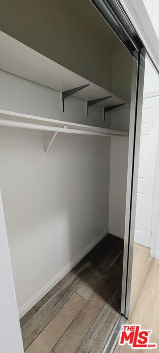 https://media.crmls.org/mediaz/1376d2e7-98e6-441a-a8bf-a4c8c3ae39f5.jpg?preset=X-Large