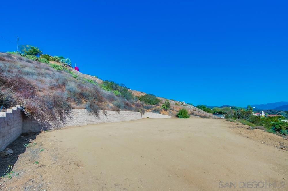 MLS #250032615SD img 17