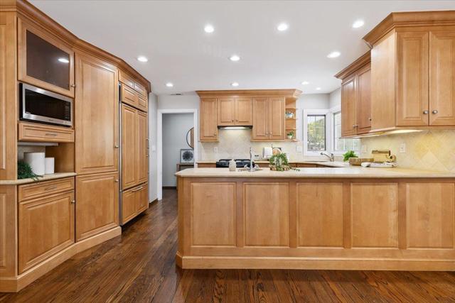 471 Claremont Way, Menlo Park CA: https://media.crmls.org/mediaz/1376f073-f6f1-46d7-b134-205412d1bd29.jpg