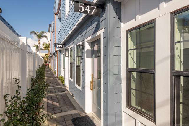 547 Orange Ave, Coronado CA: https://media.crmls.org/mediaz/13770619-67d4-4604-9ed4-864f76e80e3f.jpg