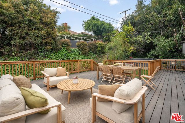 5215 Parkglen Avenue, Los Angeles CA: https://media.crmls.org/mediaz/13777451-c9fa-43a3-afdb-3bba711dbb91.jpg