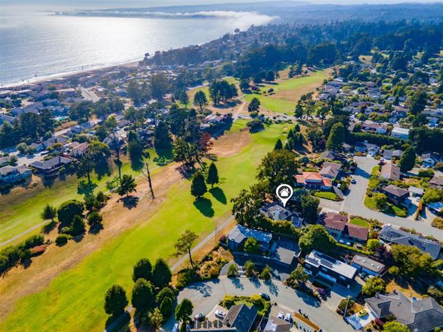 175 Tamarack Drive, Aptos CA: https://media.crmls.org/mediaz/1377765a-edad-4b55-8780-ac5fc7a44327.jpg