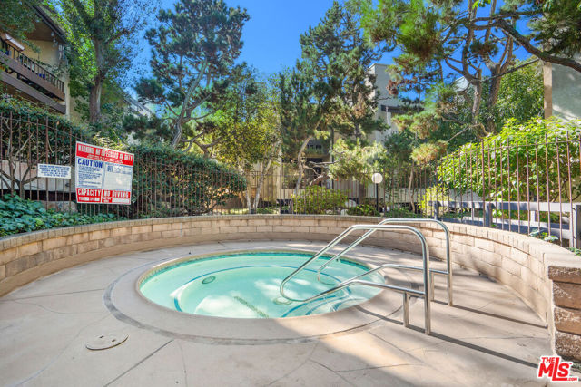 8114 Manitoba Street, Playa del Rey CA: https://media.crmls.org/mediaz/13778323-8958-423d-8ab2-419c524d08c5.jpg