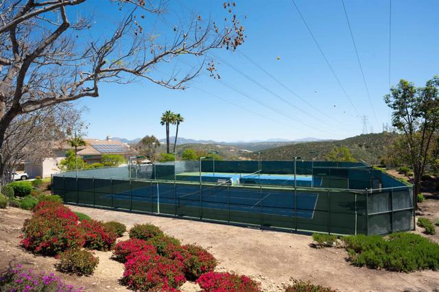 11475 Eastridge Pl, San Diego CA: https://media.crmls.org/mediaz/13778882-976a-49fc-b011-df3662151981.jpg