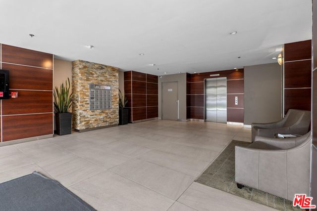 1617 S Beverly Glen Boulevard, Los Angeles CA: https://media.crmls.org/mediaz/13779fe9-8998-44d8-b1c8-307723609030.jpg