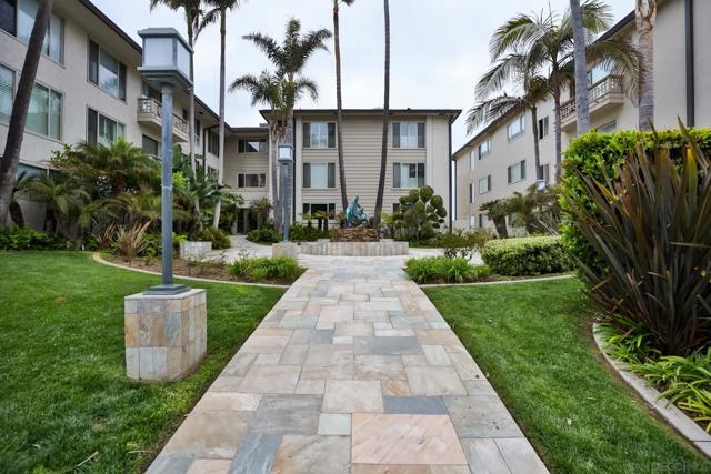 220 Coast Blvd, La Jolla CA: https://media.crmls.org/mediaz/1377d742-ddbb-4a5f-b7e3-a4ace6536ba7.jpg
