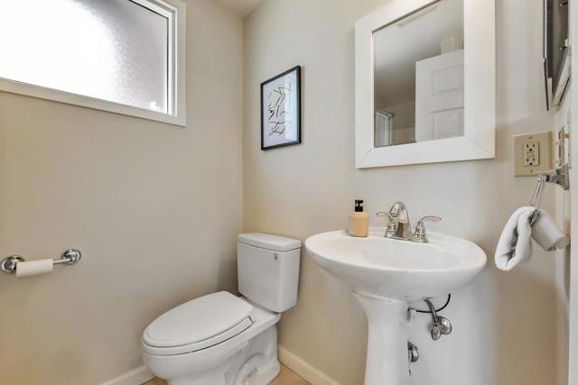 171 E Creek Drive, Menlo Park CA: https://media.crmls.org/mediaz/13782f85-3f36-49da-80c0-4f5a285abc15.jpg