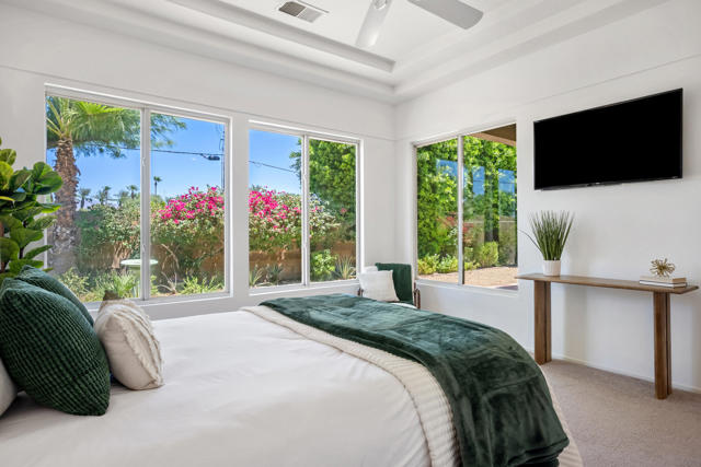 44010 Royal Troon Drive Drive, Indio CA: https://media.crmls.org/mediaz/137838fc-1cb9-42cc-8bcf-e983839e2370.jpg