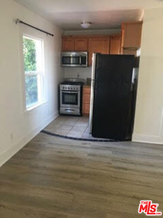 1016 Laguna Avenue, Los Angeles CA: https://media.crmls.org/mediaz/137993f9-a573-40fa-b172-ce325ed070d7.jpg