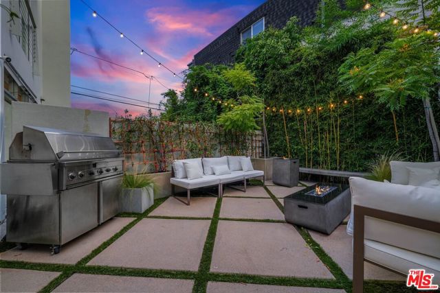 512 Brooks Avenue, Venice CA: https://media.crmls.org/mediaz/137a5938-98ff-4f36-9549-eeea8c768a03.jpg