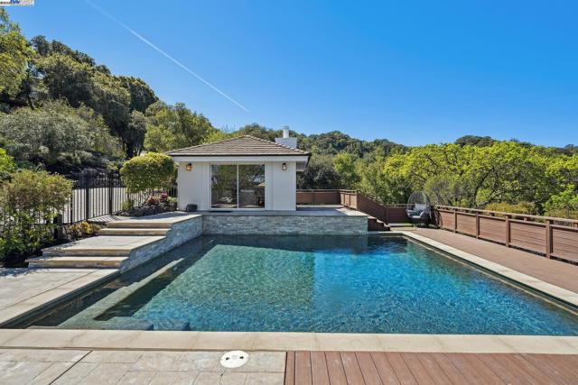 11 Leslyn Lane, Lafayette CA: https://media.crmls.org/mediaz/137a754e-507e-49f7-8602-0e1e063809ac.jpg