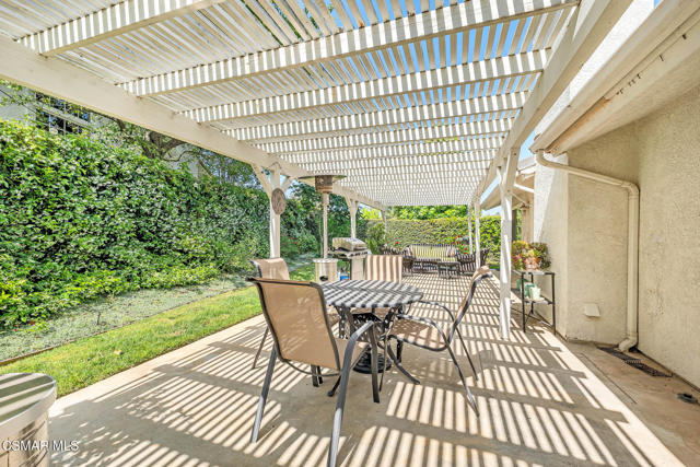 5050 Golden Nugget Way, Oak Park CA: https://media.crmls.org/mediaz/137a84fe-1135-410c-bc75-0f489d2913fa.jpg