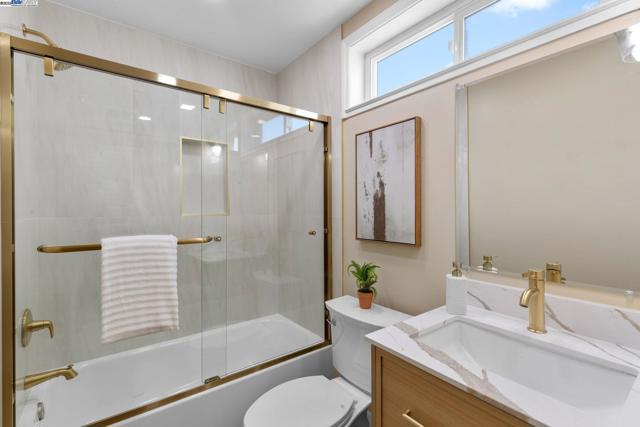 5139 Dryden Ct, Newark CA: https://media.crmls.org/mediaz/137ac293-b445-4174-bdc0-c63c4dbe237e.jpg