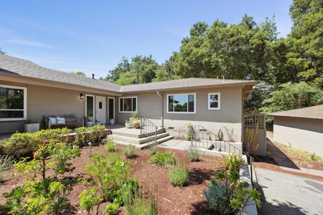 10605 Berkshire Drive, Los Altos Hills CA: https://media.crmls.org/mediaz/137bca19-f7ce-409e-ab42-683ba0b48fb7.jpg