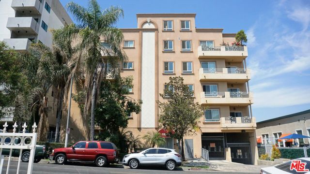 1037 S Fedora Street, Los Angeles CA: https://media.crmls.org/mediaz/137c73e7-e08a-4332-a5e6-cc1b0e6d86e1.jpg