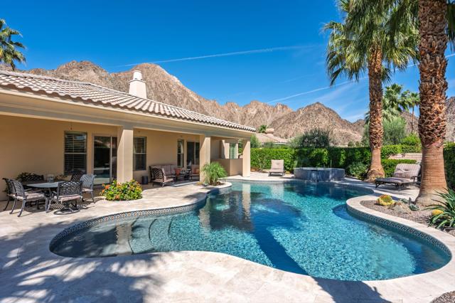 48224 Big Horn Drive, La Quinta CA: https://media.crmls.org/mediaz/137ca4f2-88cf-4f69-aab3-140cefde7348.jpg