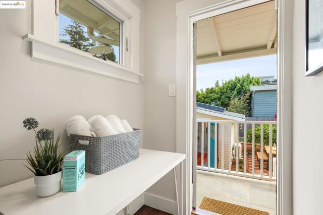 2941 Madeline St, Oakland CA: https://media.crmls.org/mediaz/137cbae0-7375-46cb-9a65-7beee393eccb.jpg