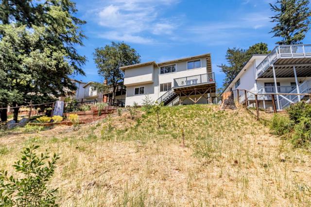 6827 Ridgewood Drive, Oakland CA: https://media.crmls.org/mediaz/137cd13e-da4e-459c-86c9-a8458a6a4ed2.jpg