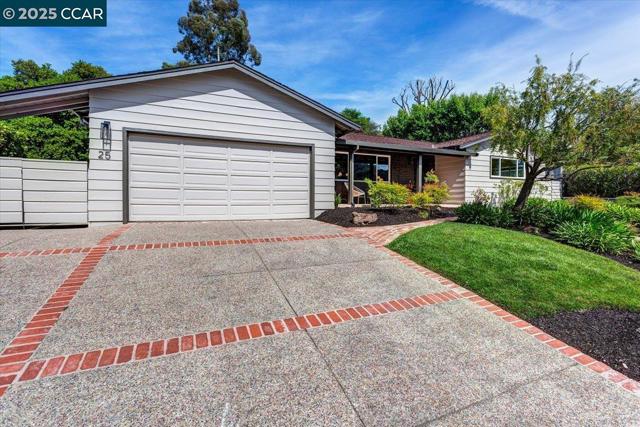 25 Whitehall Dr, Orinda CA: https://media.crmls.org/mediaz/137ce3aa-d9b7-49b1-a227-58b4798c5455.jpg