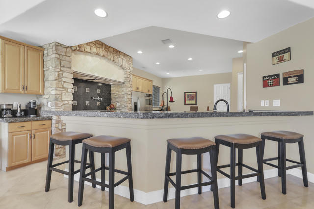 74102 Via Venezia, Palm Desert CA: https://media.crmls.org/mediaz/137d6718-ce46-40f1-ad84-30f46471d102.jpg