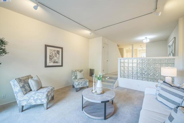 8985 Alcosta Blvd, San Ramon CA: https://media.crmls.org/mediaz/137d8834-200f-43e6-8751-15a78018fcf7.jpg