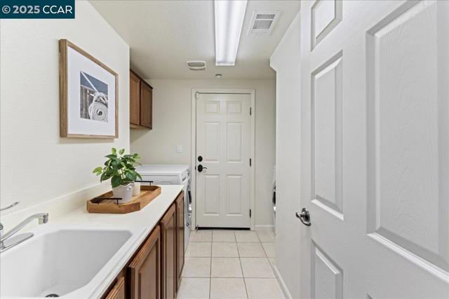 2201 Tsushima St, Hercules CA: https://media.crmls.org/mediaz/137dabe1-7844-47cd-88a7-8a280a25cfba.jpg