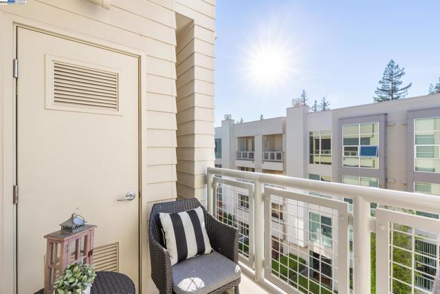 1655 N California Blvd, Walnut Creek CA: https://media.crmls.org/mediaz/137e3fe6-8df2-43e4-8198-370b6195e033.jpg