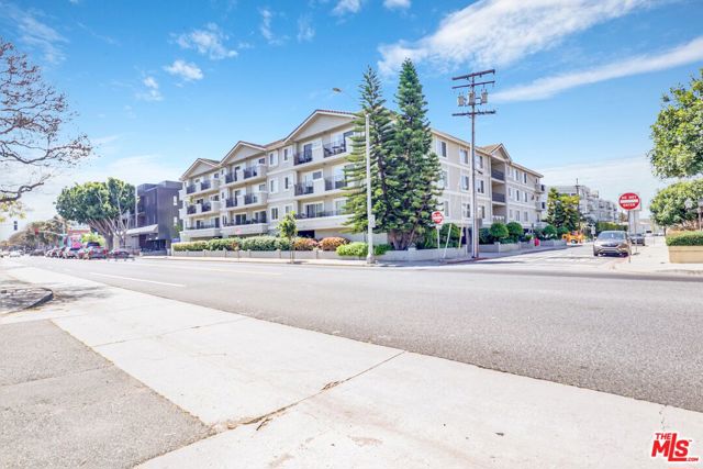 2308 Schader Drive, Santa Monica CA: https://media.crmls.org/mediaz/137e4b17-777a-43be-be20-704c0af68fa2.jpg