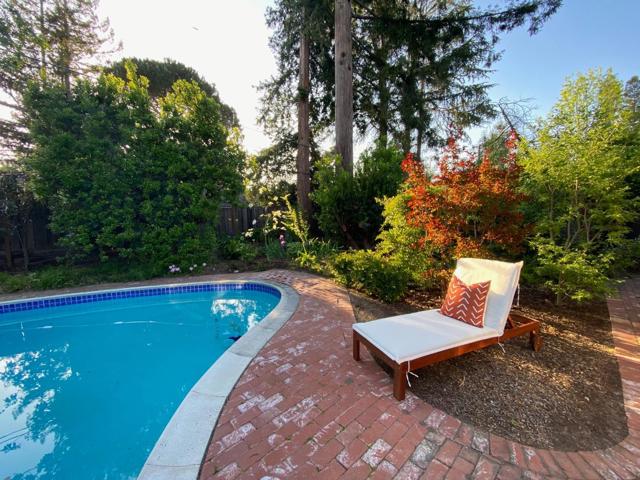 744 Los Altos Avenue, Los Altos CA: https://media.crmls.org/mediaz/137e60cf-271e-4951-b715-d3d15067b554.jpg