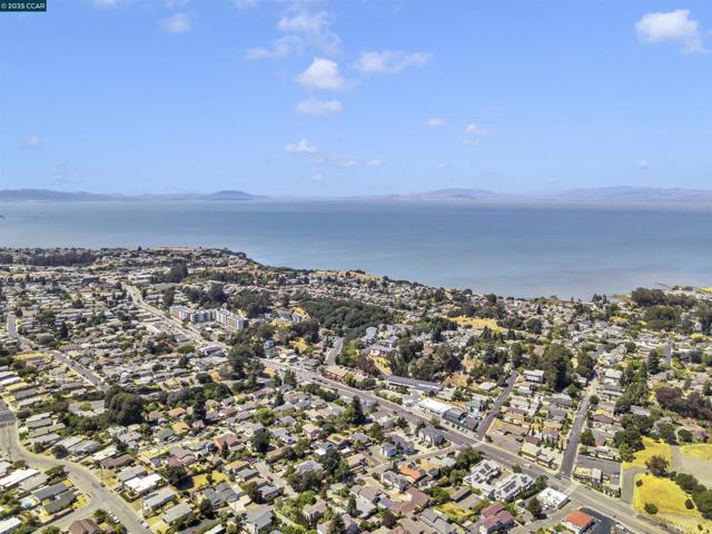 948 Jones Ave, Pinole CA: https://media.crmls.org/mediaz/137f0172-f116-4a3e-8fa4-8951be45193a.jpg