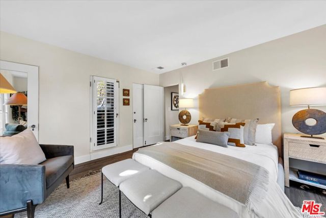 2276 La Granada Drive, Los Angeles CA: https://media.crmls.org/mediaz/137f49e7-f068-4507-af9a-8707eb99cccc.jpg