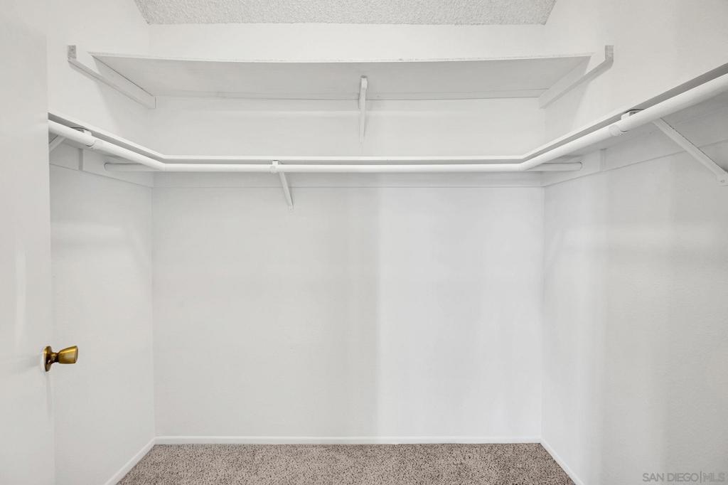 https://media.crmls.org/mediaz/137f526a-961b-4789-9c64-5c2b7190ca1b.jpg?preset=X-Large