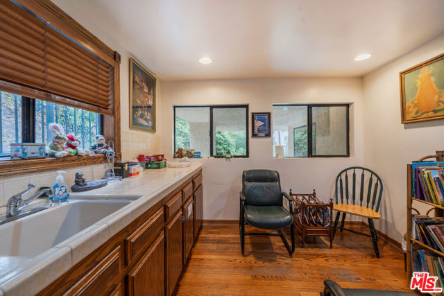 1242 Angelo Drive, Beverly Hills CA: https://media.crmls.org/mediaz/137fb519-2ebf-4d1a-a7d5-e0dc34487c65.jpg