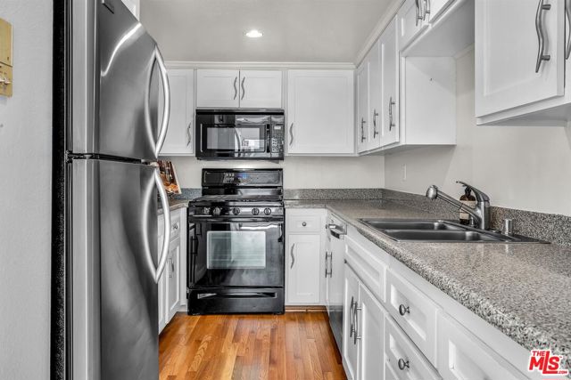 11744 Moorpark Street, Studio City CA: https://media.crmls.org/mediaz/137fd0b4-a16b-4c32-9373-4a95b997f456.jpg