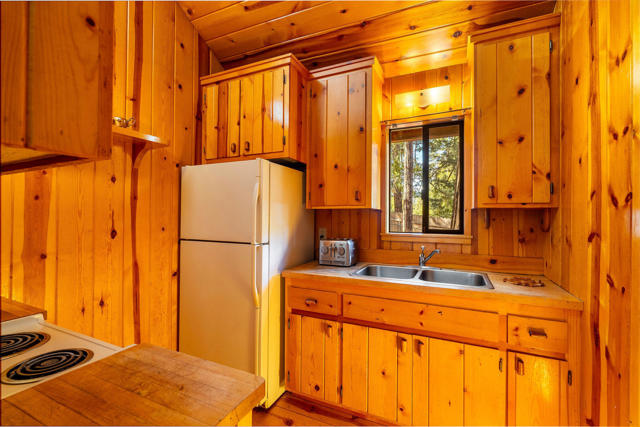 54820 Fern Drive, Idyllwild CA: https://media.crmls.org/mediaz/13802de1-f81d-4ff7-a237-bf5183f1a62c.jpg