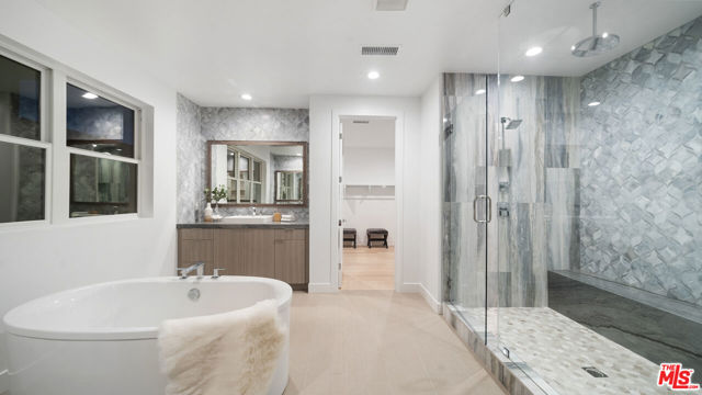 11782 N Hillsborough Lane, Porter Ranch CA: https://media.crmls.org/mediaz/1380b9f8-b8e2-40e9-8bc2-b4e16eeb133f.jpg