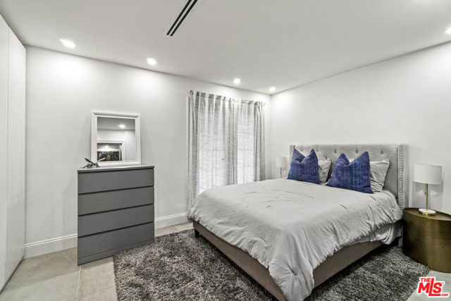 23426 Balmoral Lane, West Hills CA: https://media.crmls.org/mediaz/13811c3d-c5a7-430d-92d2-b3c9e25ce9cc.jpg