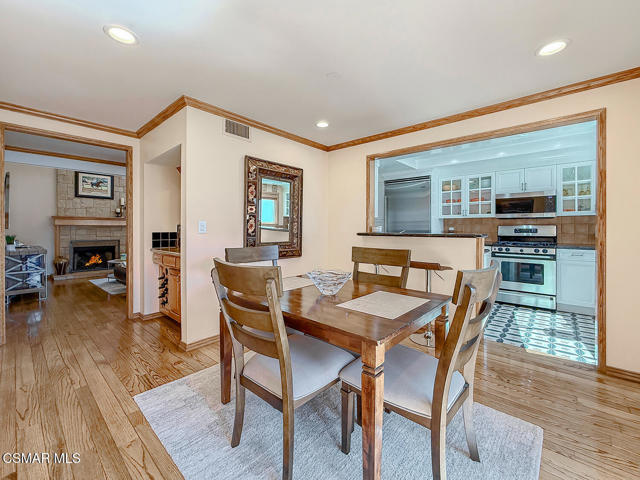 16030 Moorpark Street, Encino CA: https://media.crmls.org/mediaz/13812dc6-0e2a-412d-9736-533337ab90f3.jpg