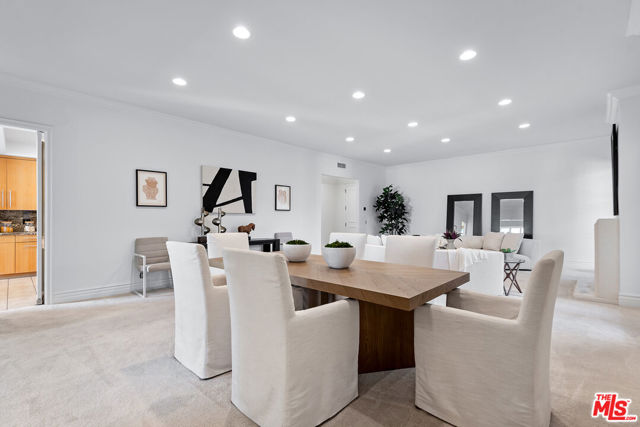 10116 Empyrean Way, Los Angeles CA: https://media.crmls.org/mediaz/13816674-95d3-4907-bd77-1eaacb376f4e.jpg