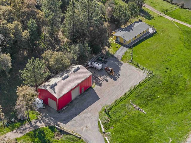 2464 Wynola Rd, Julian CA: https://media.crmls.org/mediaz/1381b775-90e5-48e0-8f7b-64a40f1765be.jpg
